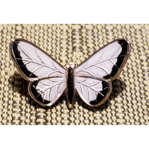 Vtg Unsigned Butterfly In Flight Metal Pin In White, Black, Gold Color Accents - Picture 1 of 9
